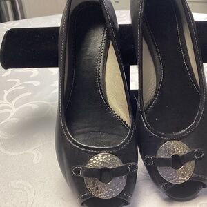 ARTISAN. COLLECTION size 6 flats so cute 💃💃💃💃💃